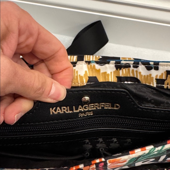 Karl Lagerfeld Paris scribble messenger crossbody shoulder bag - Picture 8 of 10